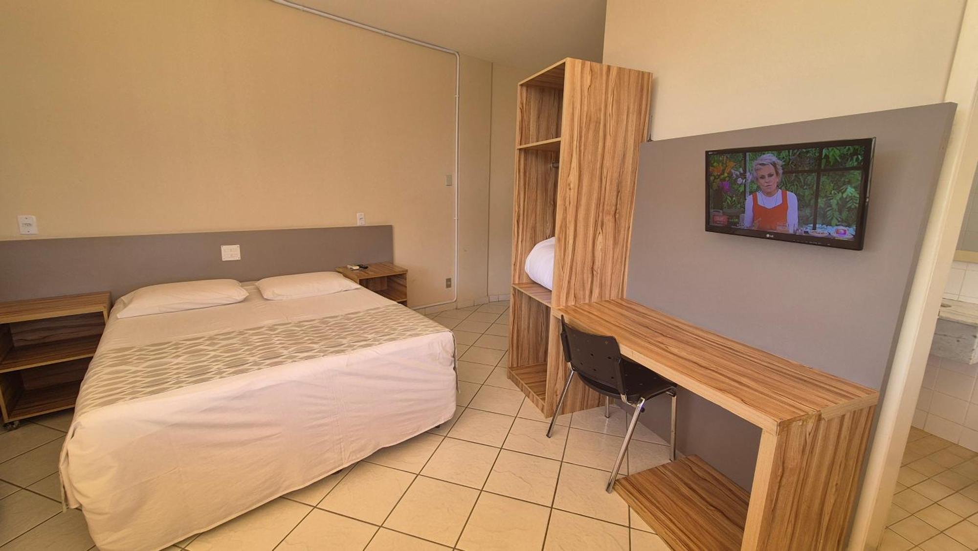 Realminas Hotel E Restaurante Говернадор Валадарес Екстериор снимка