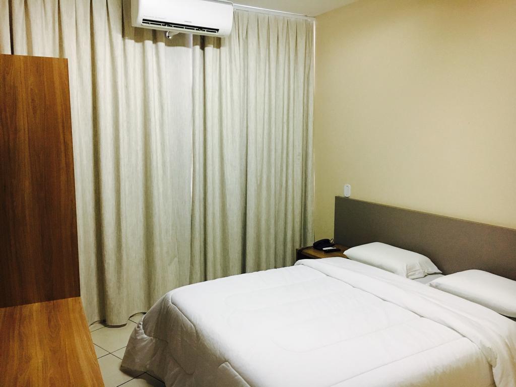 Realminas Hotel E Restaurante Говернадор Валадарес Екстериор снимка